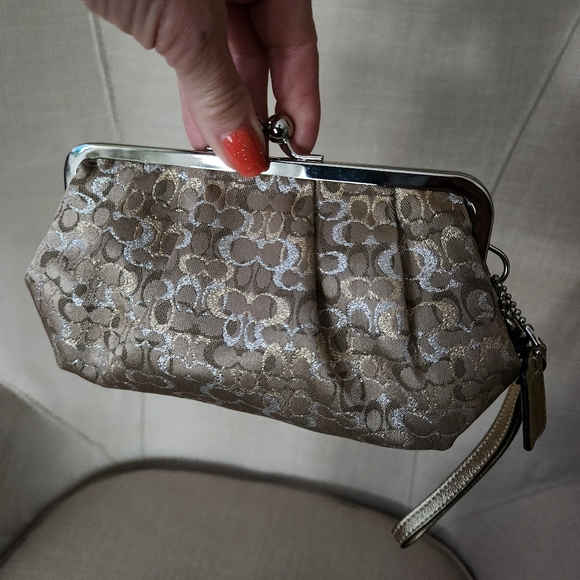 NWOT Coach Gold & Silver Optic Signature Metallic Kisslock Clutch Wristlet - Picture 2 of 15
